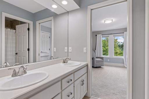 18692 Erin Bay, Eden Prairie, MN 55347