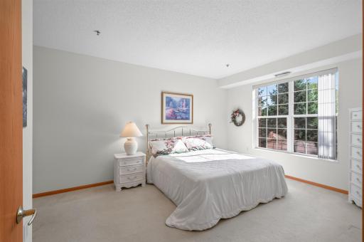 15001 Burnhaven Drive, 216, Burnsville, MN 55306