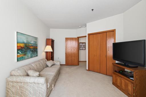 15001 Burnhaven Drive, 216, Burnsville, MN 55306