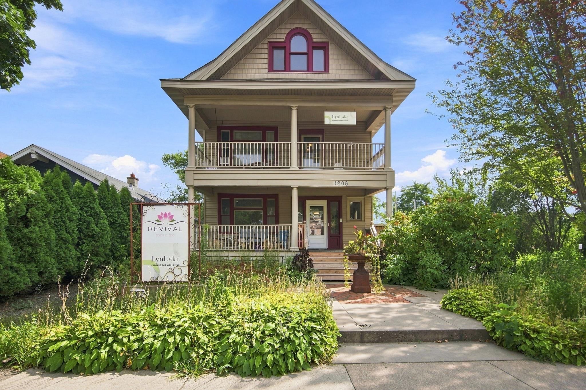 Property photo for 1208 Grand Avenue, Saint Paul, MN 55105