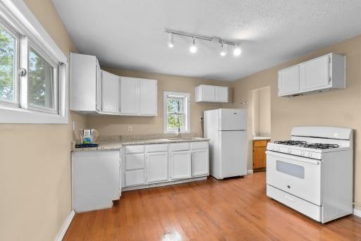 1097 Suburban Avenue, Saint Paul, MN 55106
