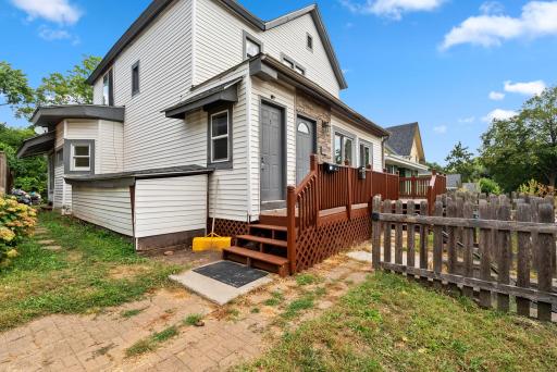 1097 Suburban Avenue, Saint Paul, MN 55106