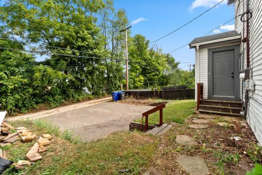 1097 Suburban Avenue, Saint Paul, MN 55106