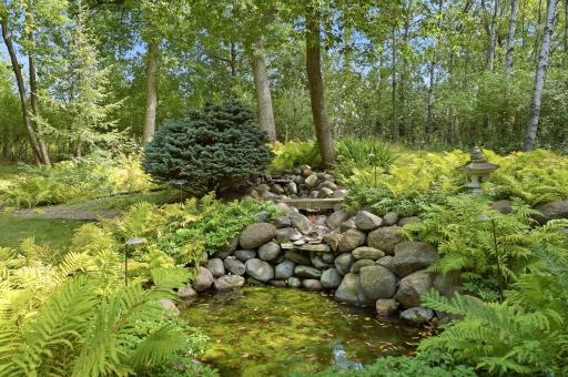 The beautiful pond and water feature was put if by Bachmans, seller has not used for a couple of years, but can be put back into use
