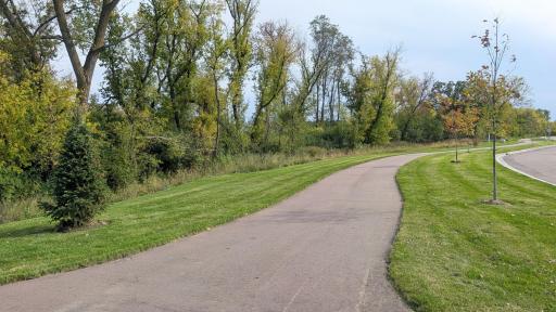 4046 Hayward Avenue N, Oakdale, MN 55128