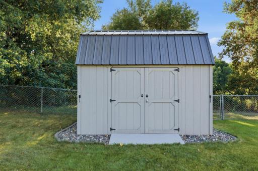 The shed in the backyard, can be included