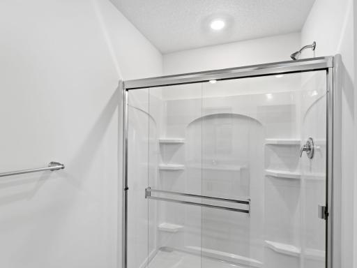 4226 Hayward Avenue N, Oakdale, MN 55128