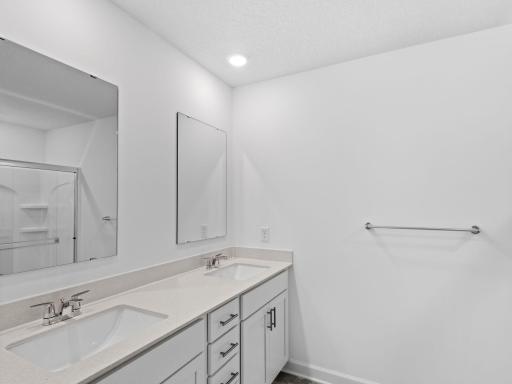 4226 Hayward Avenue N, Oakdale, MN 55128
