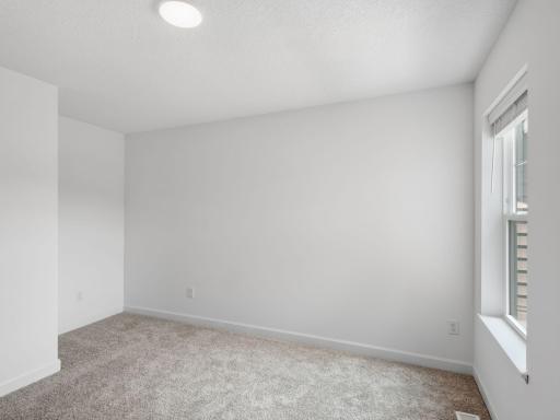 4226 Hayward Avenue N, Oakdale, MN 55128