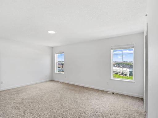 4226 Hayward Avenue N, Oakdale, MN 55128