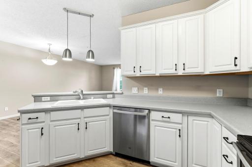 15-web-or-mls-13729-Atrium-Ave-2202-15.jpg