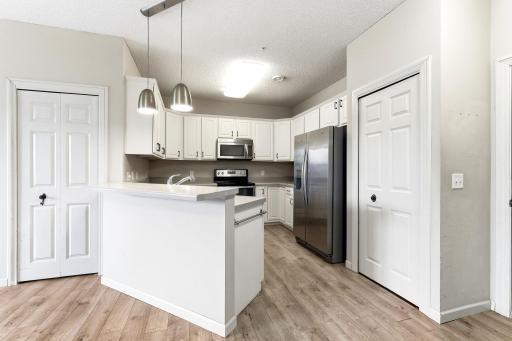 12-web-or-mls-13729-Atrium-Ave-2202-12.jpg