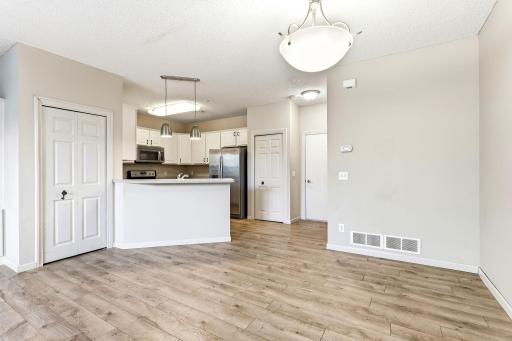 11-web-or-mls-13729-Atrium-Ave-2202-11.jpg
