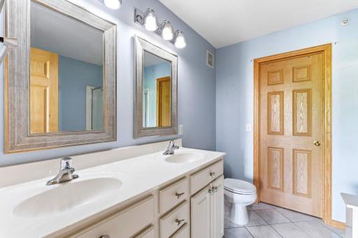 27-web-or-mls-13729-Atrium-Ave-2202-27.jpg