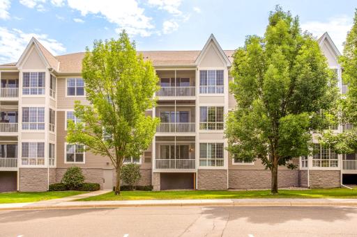 Welcome to 100 Clydesdale Trl #127 in Medina! Located in the desirable 55+ community at Medina Ridge Condominiums.