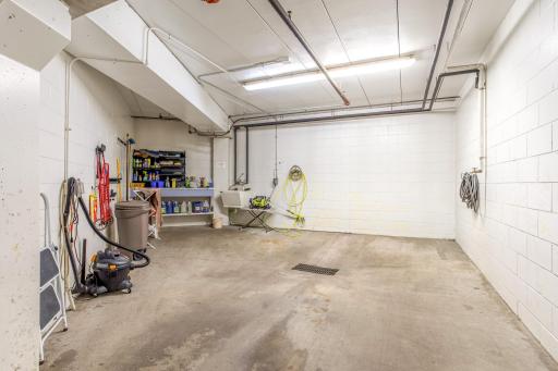 Keep your vehicle looking its best year-round with a convenient car wash station located right inside the underground heated garage.