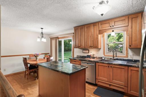 Moveable island for extending table for large gatherings