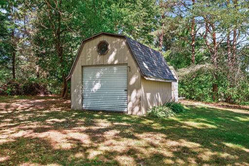 2 storage sheds in the backyard
