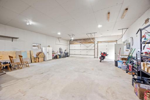 Looking for a place to work on your projects. This is the space for you.