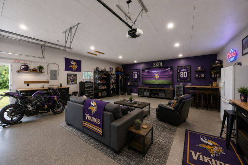 Garage virtually staged