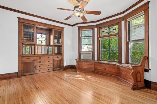 DR with bay window and built-in Buffet
