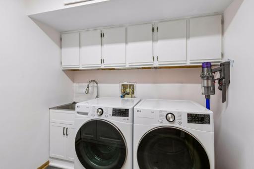Laundry, in unit (NOT SHARED)