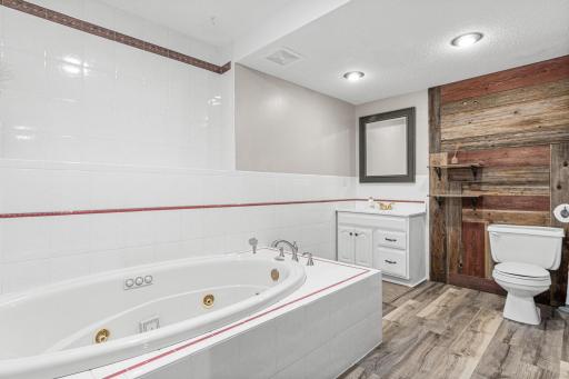 1400 Field Creek Cir, Victoria-28.jpg