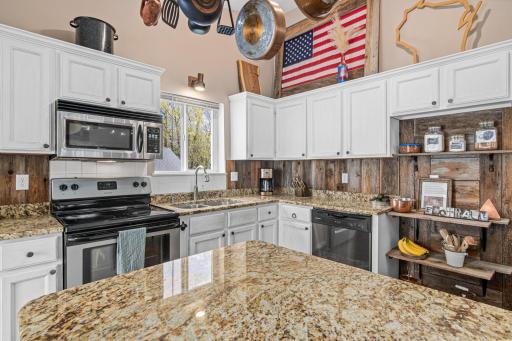 1400 Field Creek Cir, Victoria-10.jpg