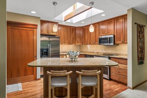 1900 Lanewood Lane N, Plymouth, MN 55447