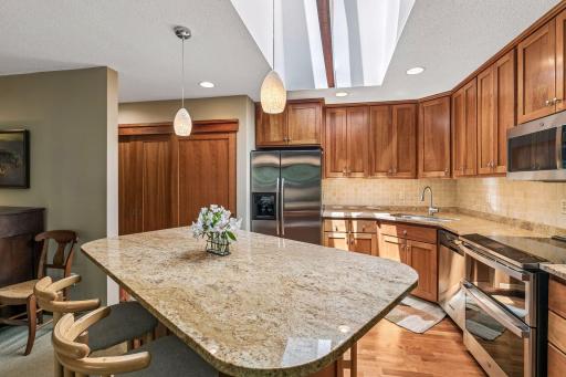 1900 Lanewood Lane N, Plymouth, MN 55447