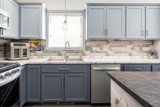 Beautifully coordinated counter and cabinetry colors