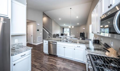 7739 206th Street W, Lakeville, MN 55044