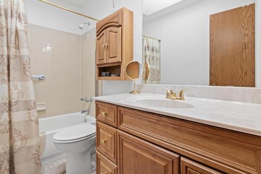 5563 Asbury Street, Shoreview, MN 55126