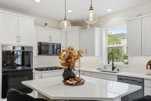 9324 Summerlin Road, Woodbury, MN 55129