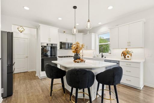 9324 Summerlin Road, Woodbury, MN 55129