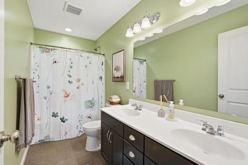 9324 Summerlin Road, Woodbury, MN 55129