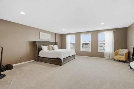 9324 Summerlin Road, Woodbury, MN 55129