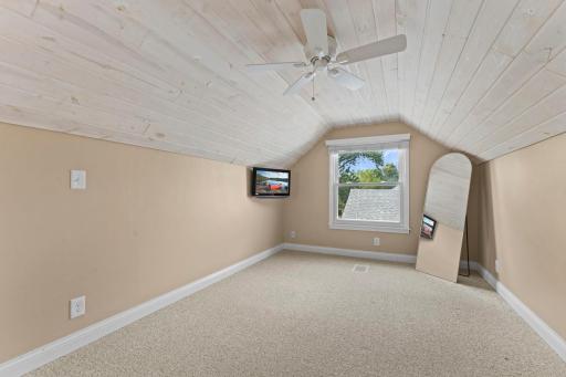 Many possibilities bedroom, home school, home office, workout space...