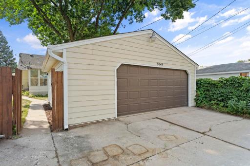 Oversized double garage with extra parking space