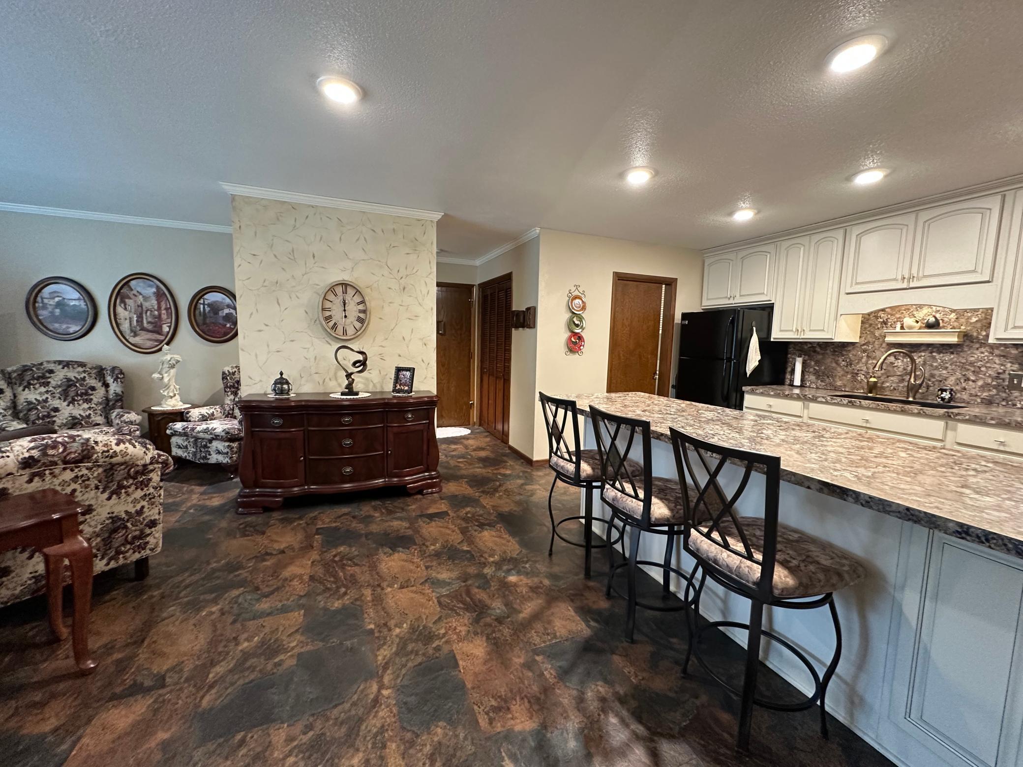 530 6th Ave W
