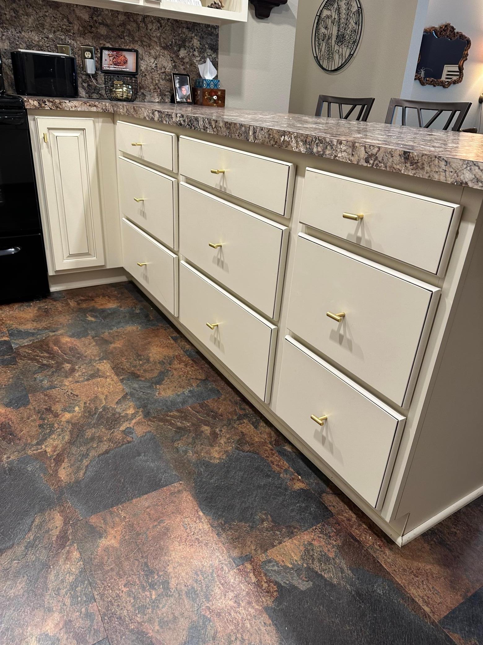 Lot's of Kitchen Drawers