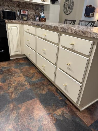 Lot's of Kitchen Drawers