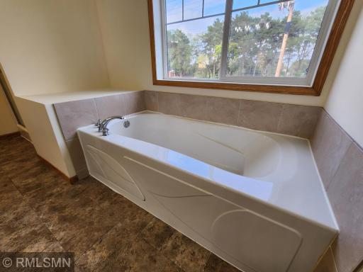 Master bath soaking tub