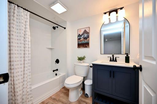 20 LL Bathroom.jpg