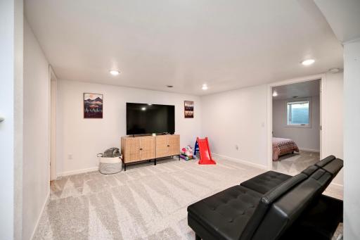 16 LL Family Room I.jpg