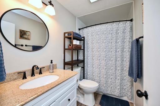 15 Bathroom.jpg