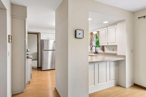 Bright & cheery kitchen