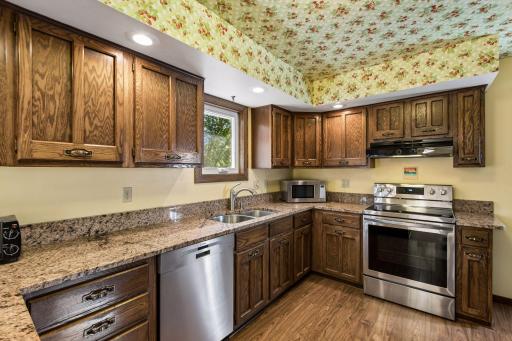 450 Ranchview Lane N, Plymouth, MN 55447