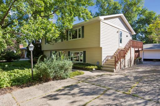 450 Ranchview Lane N, Plymouth, MN 55447