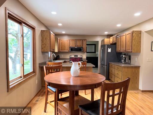 Kitchen eating area